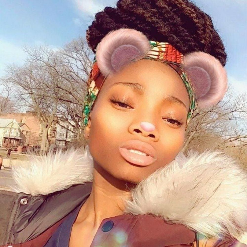 Meet your Posher, Simi